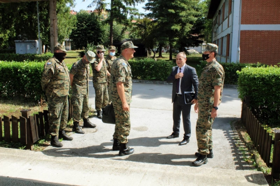  Парламентарни војни повјереник БиХ Бошко Шиљеговић посјетио команду логистике ОСБиХ у Добоју