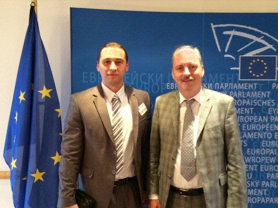 Секретар Представничког дома Драгољуб Рељић са генералним секретаром Европског парламента