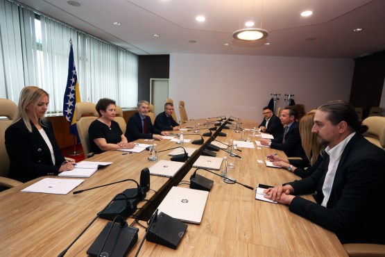 Predsjedatelj i zamjenica predsjedatelja Zajedničkog povjerenstva za obranu i sigurnost BiH Jasmin Imamović i Marina Pendeš razgovarali sa predstavnicima Centra za europske sigurnosne studije iz Groningena