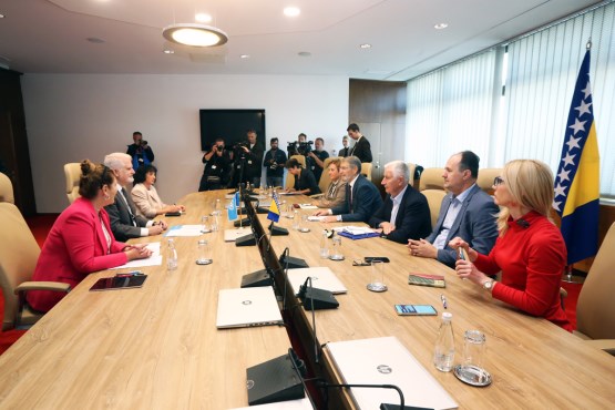 Članovi Zajedničke komisije za odbranu i sigurnost BiH razgovarali sa zamjenikom podsekretara UN i direktorom Ureda UN-a za borbu protiv terorizma Raffijem Gregorianom