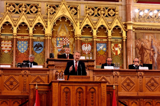 Predsjedavajući Doma naroda Bakir Izetbegović obratio se na 10. konferenciji predsjednika parlamenata zemalja Jugoistočne Evrope i Višegradske grupe